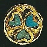 There is a pattern that is common in the graves of Tillya Tepe that is the heart motif that was found in each grave. It is always turquoise. This motif is very rare in antiquity.It is probably not a heart but a leaf, an ivy leaf. On the handle of a richly decorated knife the leafs had stalks.